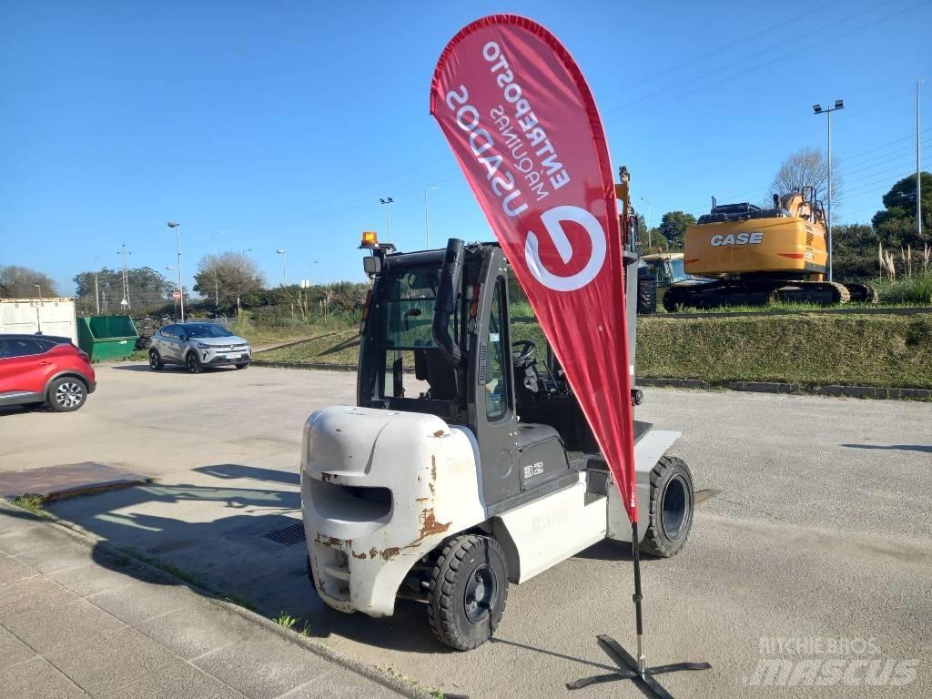 UniCarriers D32 Diesel gaffeltrucks