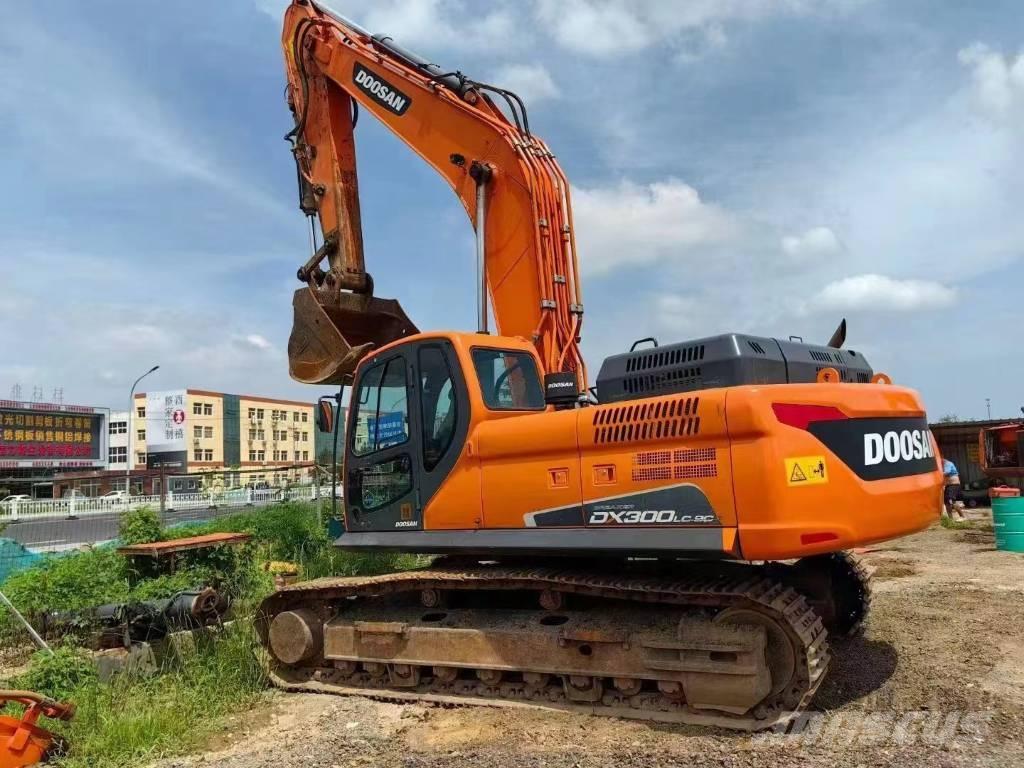 Doosan DX 300 LC Gravemaskiner på larvebånd