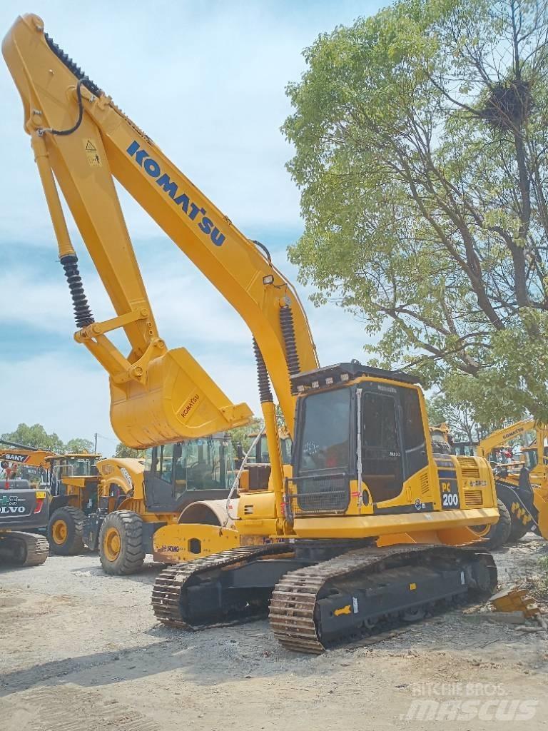 Komatsu PC 200 Gravemaskiner på larvebånd