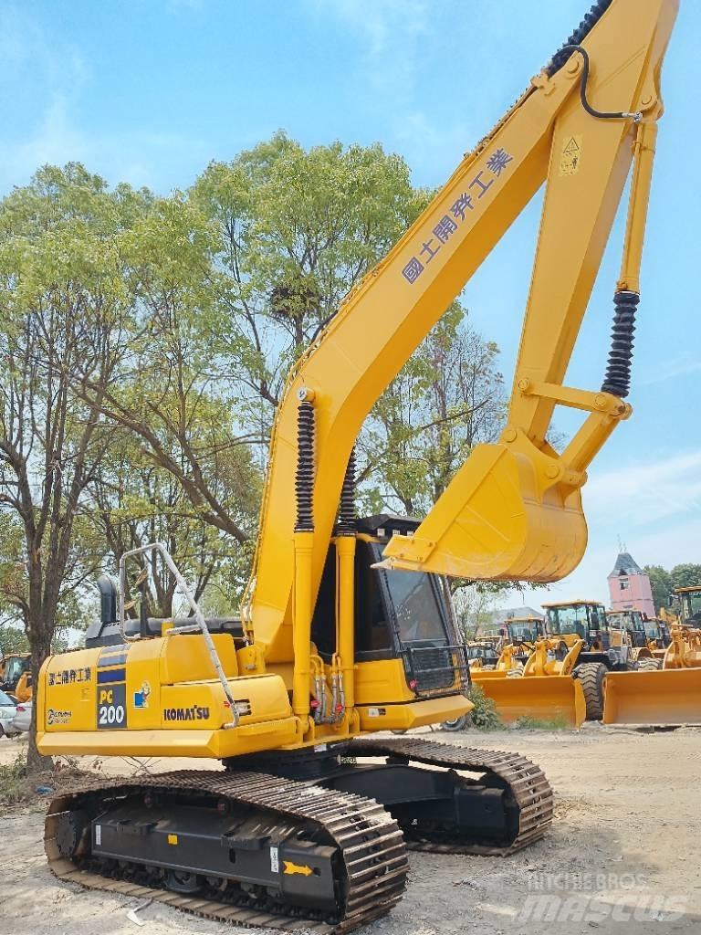 Komatsu PC 200 Gravemaskiner på larvebånd