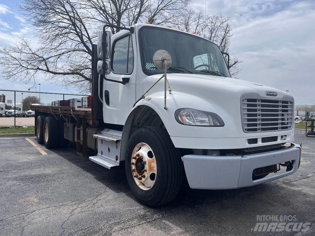 Freightliner M 106 Lastbil med lad/Flatbed