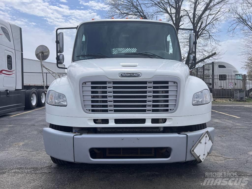 Freightliner M 106 Lastbil med lad/Flatbed