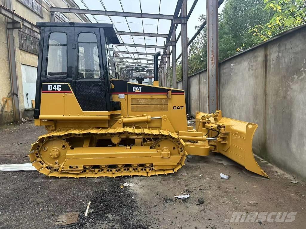CAT D 4 C Bulldozer på larvebånd
