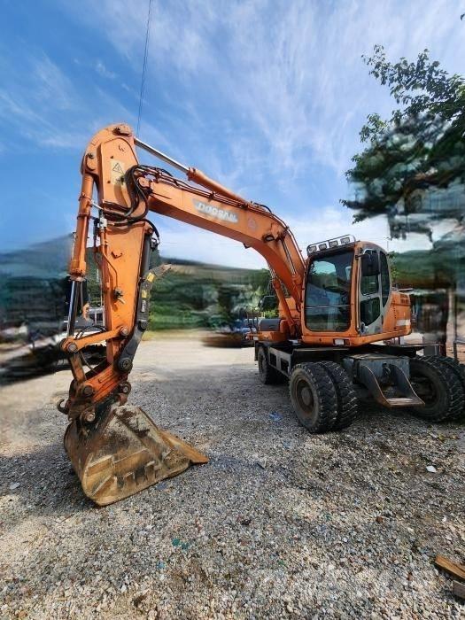 Doosan DX 140 W Gravemaskiner på hjul