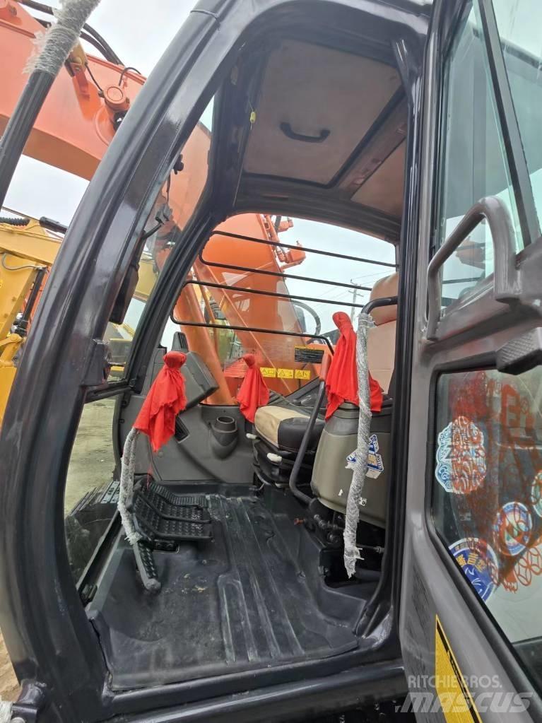 Hitachi ZX 135 US Gravemaskiner på larvebånd