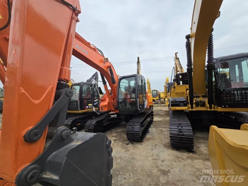 Hitachi ZX 135 US Gravemaskiner på larvebånd
