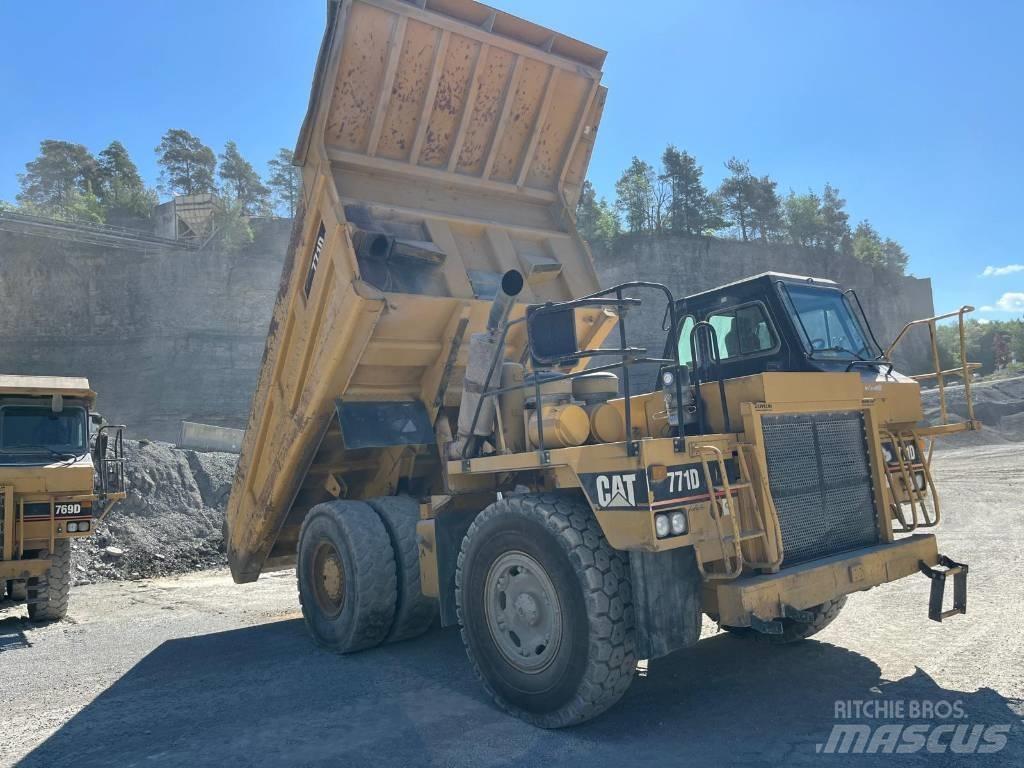 CAT 771D Knækstyrede dumpere