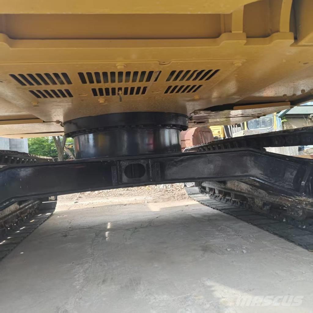 CAT 310 Gravemaskiner på larvebånd