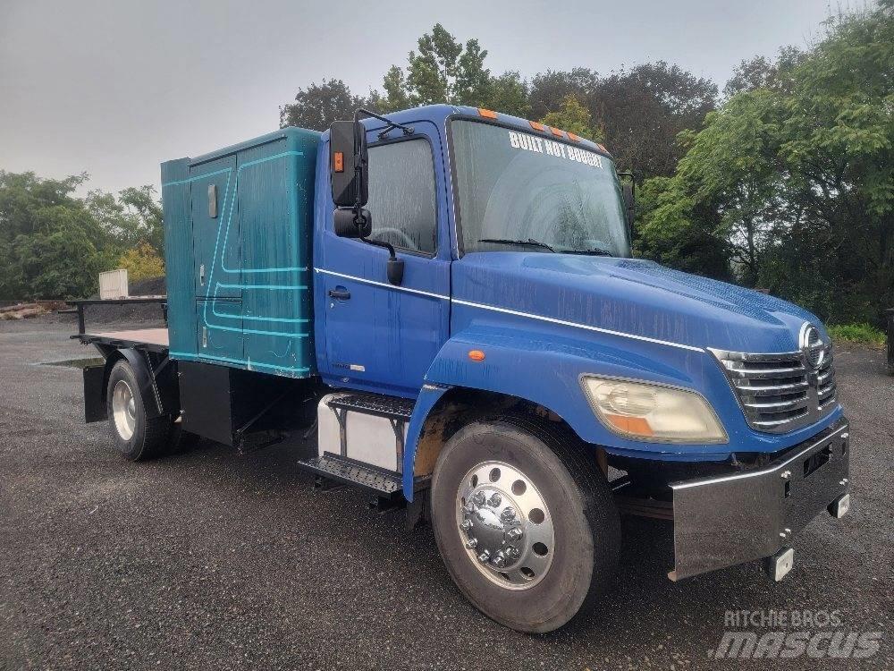 Hino 338 Lastbil med lad/Flatbed