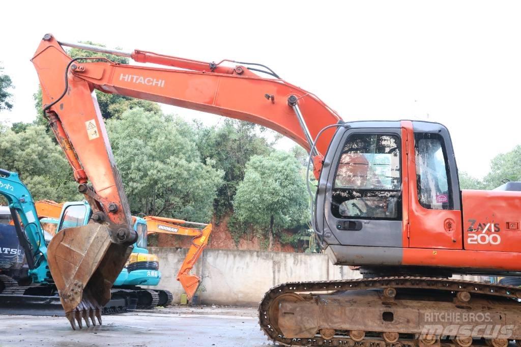 Hitachi ZX 200 LC-3 Gravemaskiner på larvebånd