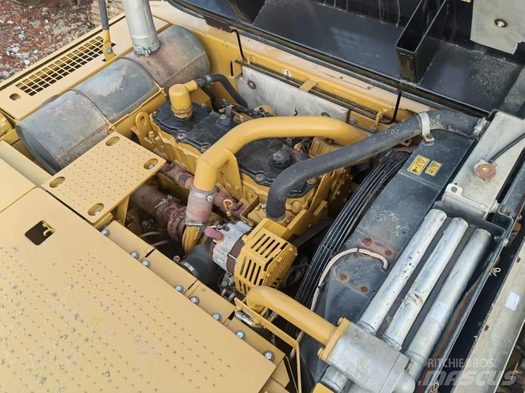 CAT 325 D2 Gravemaskiner på larvebånd