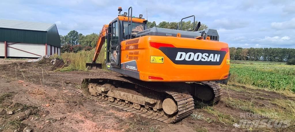 Doosan DX 225 LC-5 Gravemaskiner på larvebånd