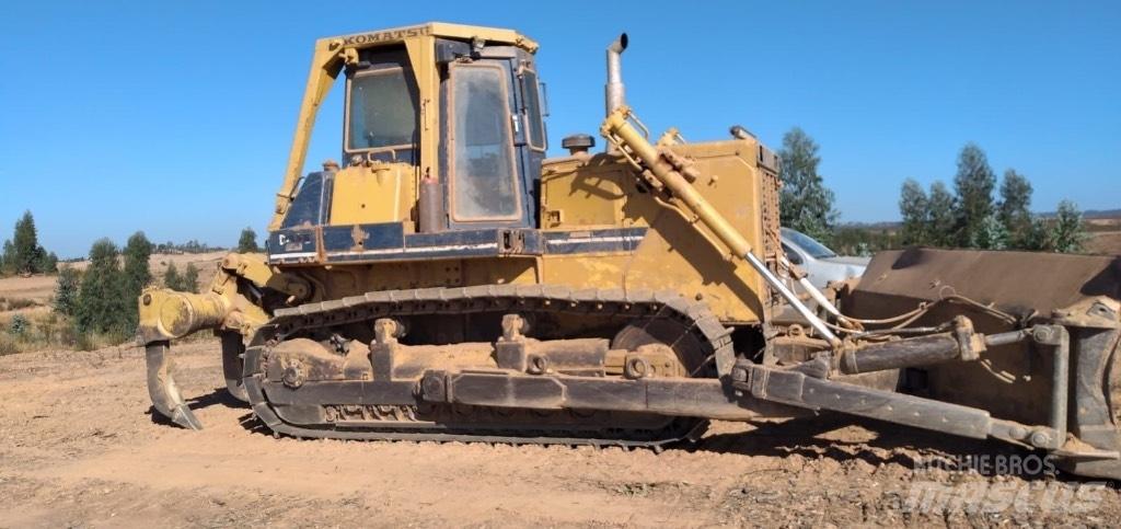 Komatsu D 85 E-21 Bulldozer på larvebånd
