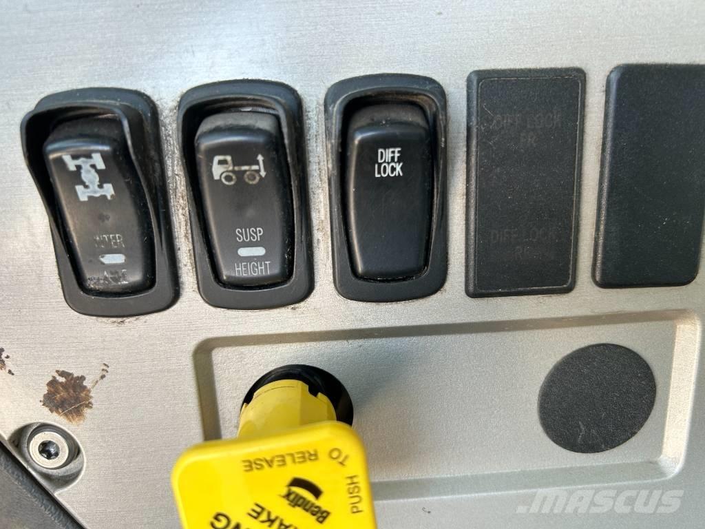 Mack GU813 Lastbiler med tip