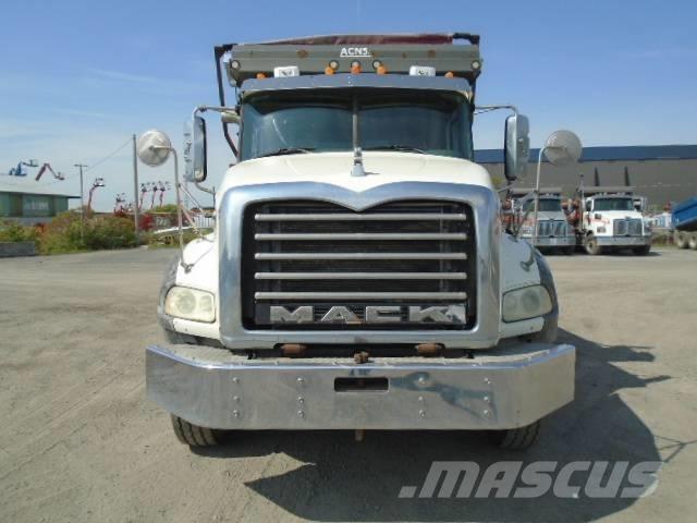 Mack GU813 Lastbiler med tip