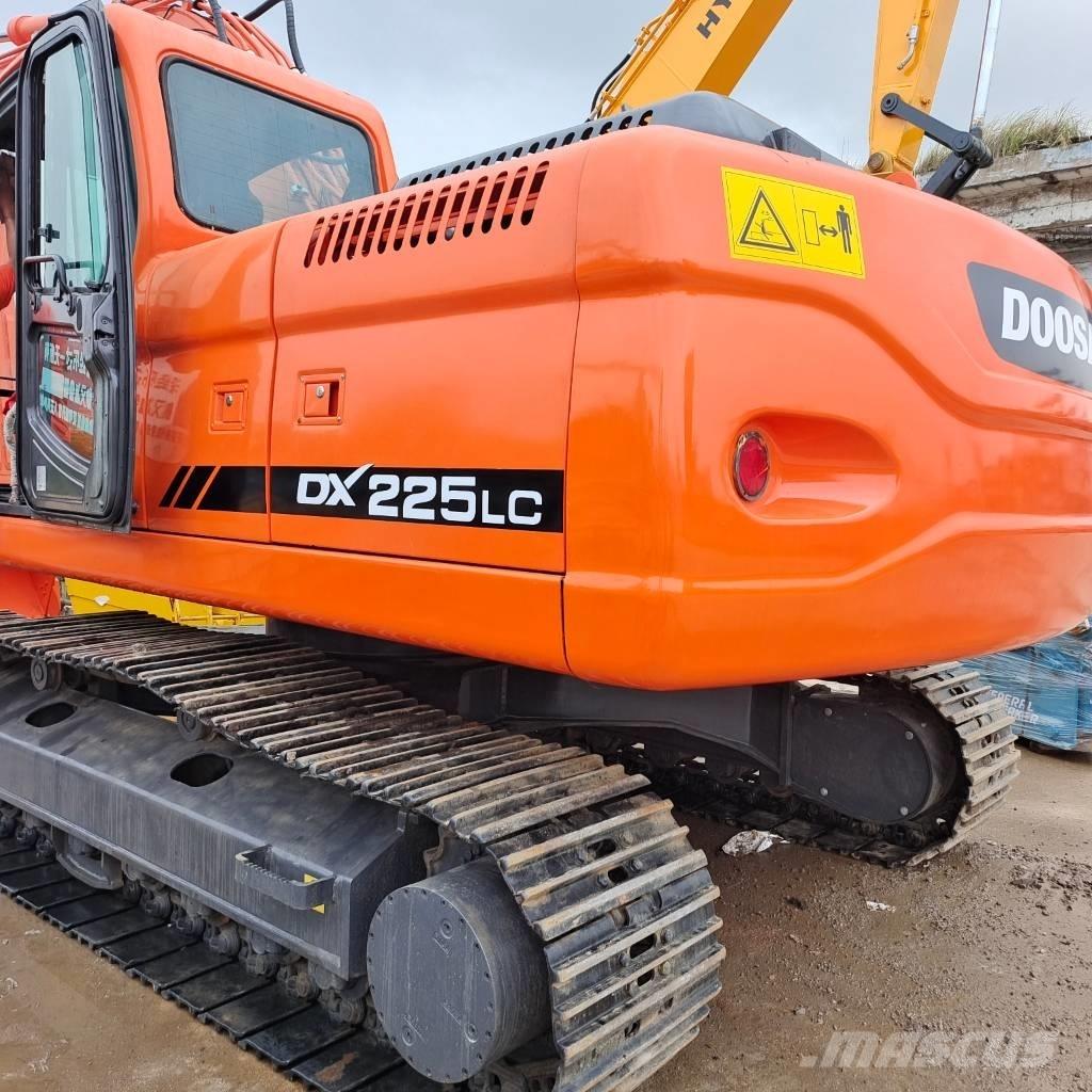 Doosan DX 225 LC Gravemaskiner på larvebånd