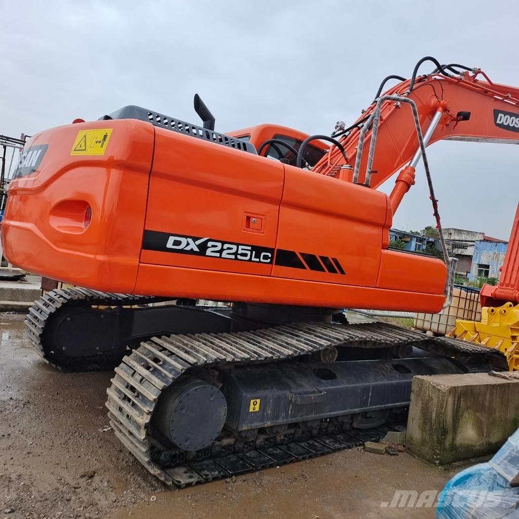 Doosan DX 225 LC Gravemaskiner på larvebånd