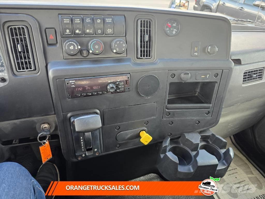 International MV607 Lastbil med lad/Flatbed