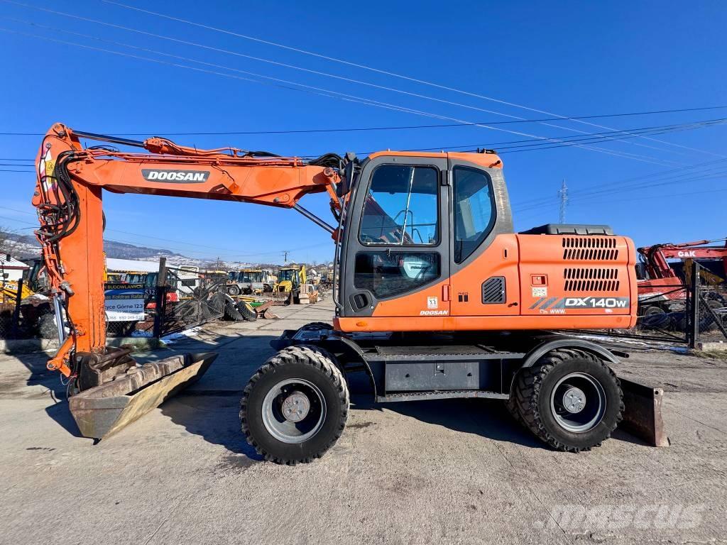 Doosan DX 140 W-3 Gravemaskiner på hjul