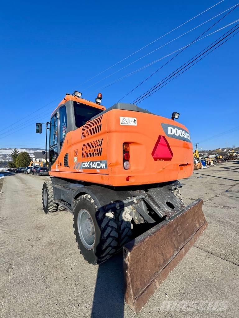Doosan DX 140 W-3 Gravemaskiner på hjul
