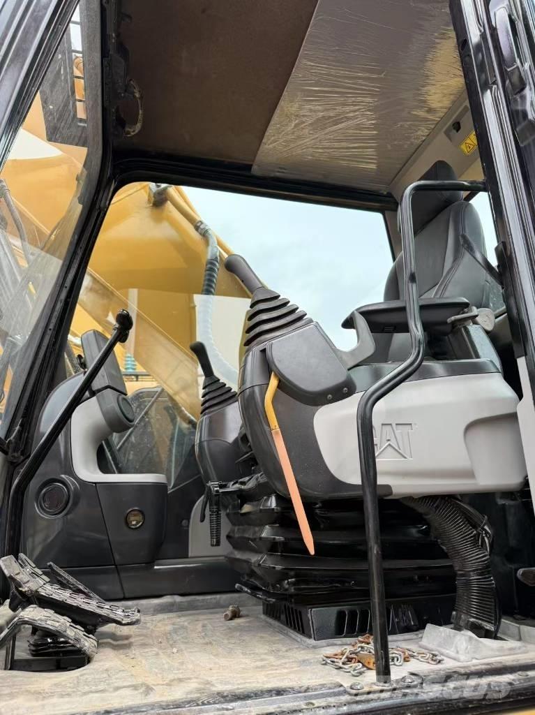 CAT 330 D L Gravemaskiner på larvebånd