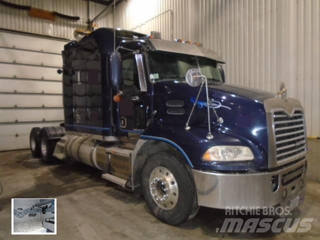 Mack CXU 613 Trækkere