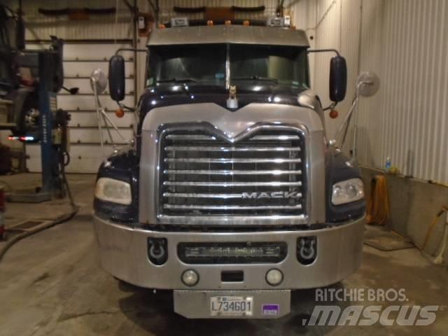 Mack CXU 613 Trækkere