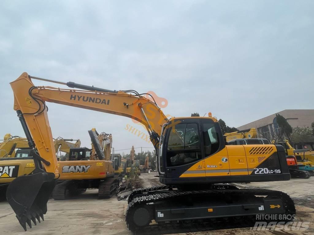 Hyundai Robex 220 Gravemaskiner på larvebånd