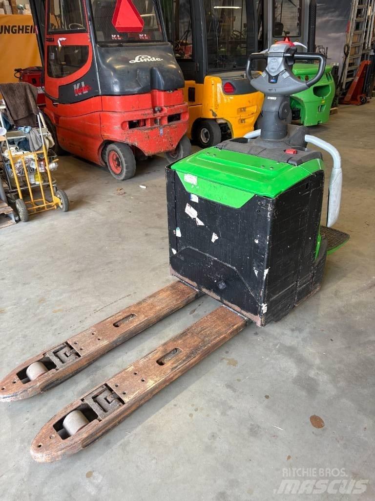Cesab P322 El-palleløftere med platform