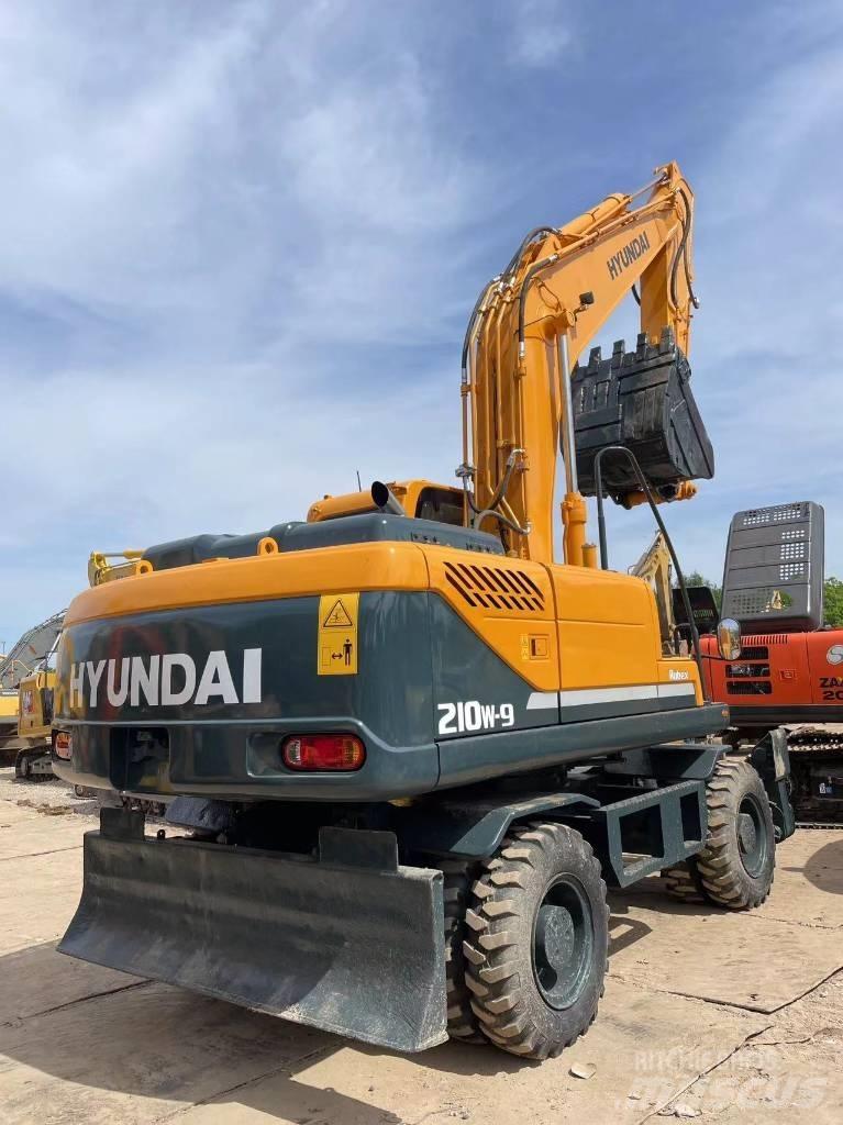Hyundai R210W-9 Gravemaskiner på hjul