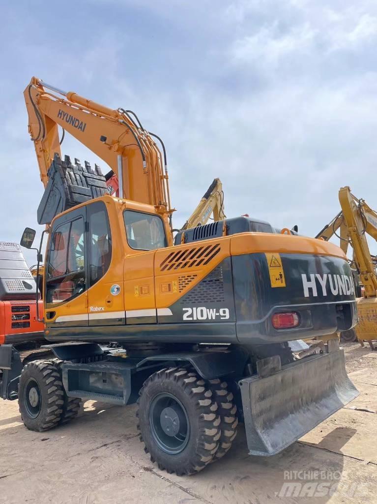 Hyundai R210W-9 Gravemaskiner på hjul