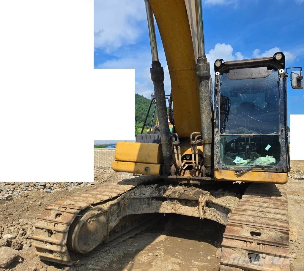 CAT 330 Gravemaskiner på larvebånd