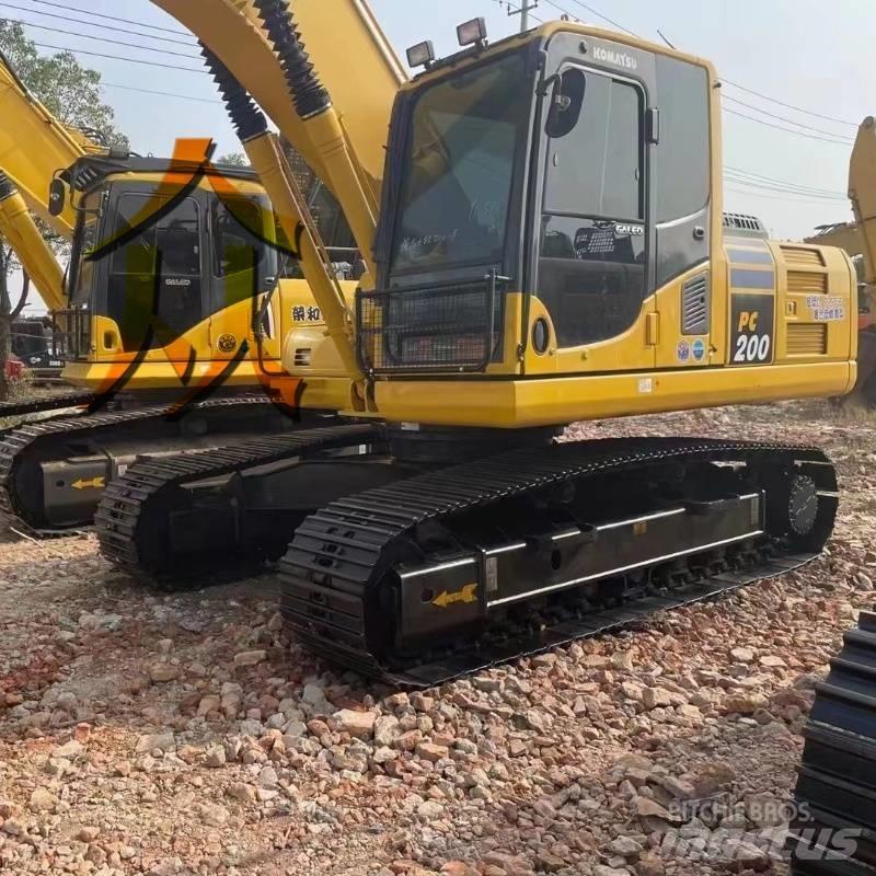 Komatsu PC 200 Gravemaskiner på larvebånd