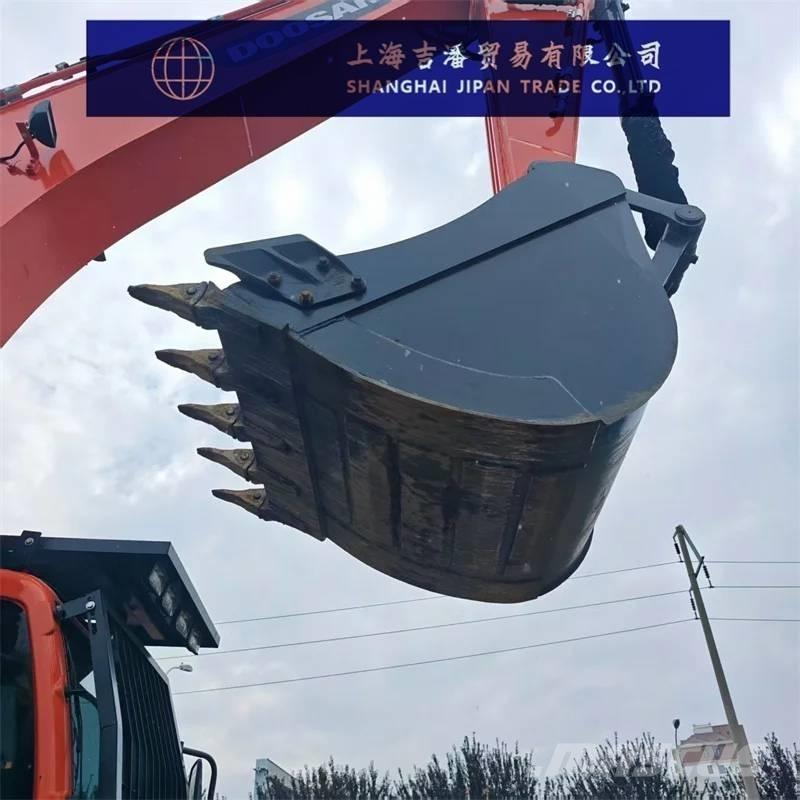 Doosan DX 225 Gravemaskiner på larvebånd