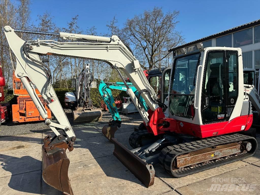 Takeuchi TB250 Minigravemaskiner