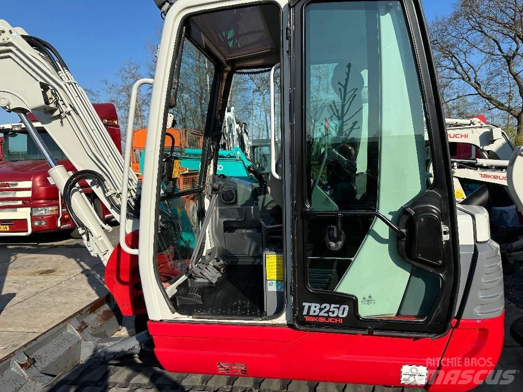 Takeuchi TB250 Minigravemaskiner