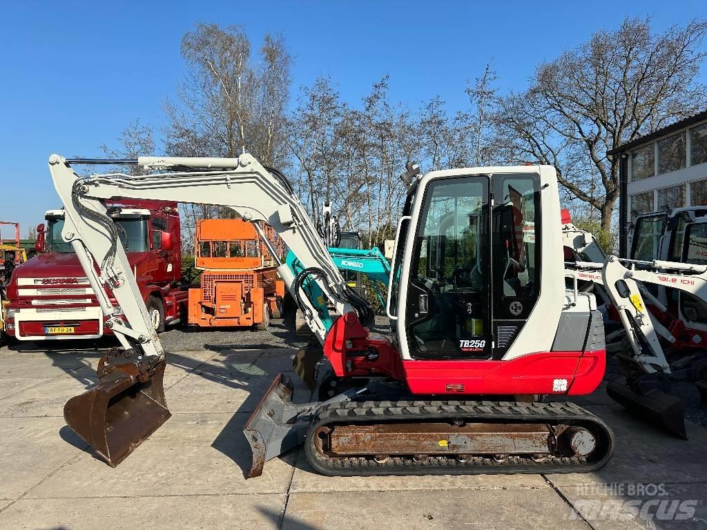 Takeuchi TB250 Minigravemaskiner