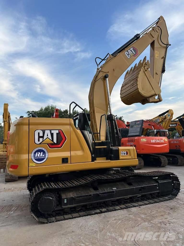 CAT 323 Gravemaskiner på larvebånd