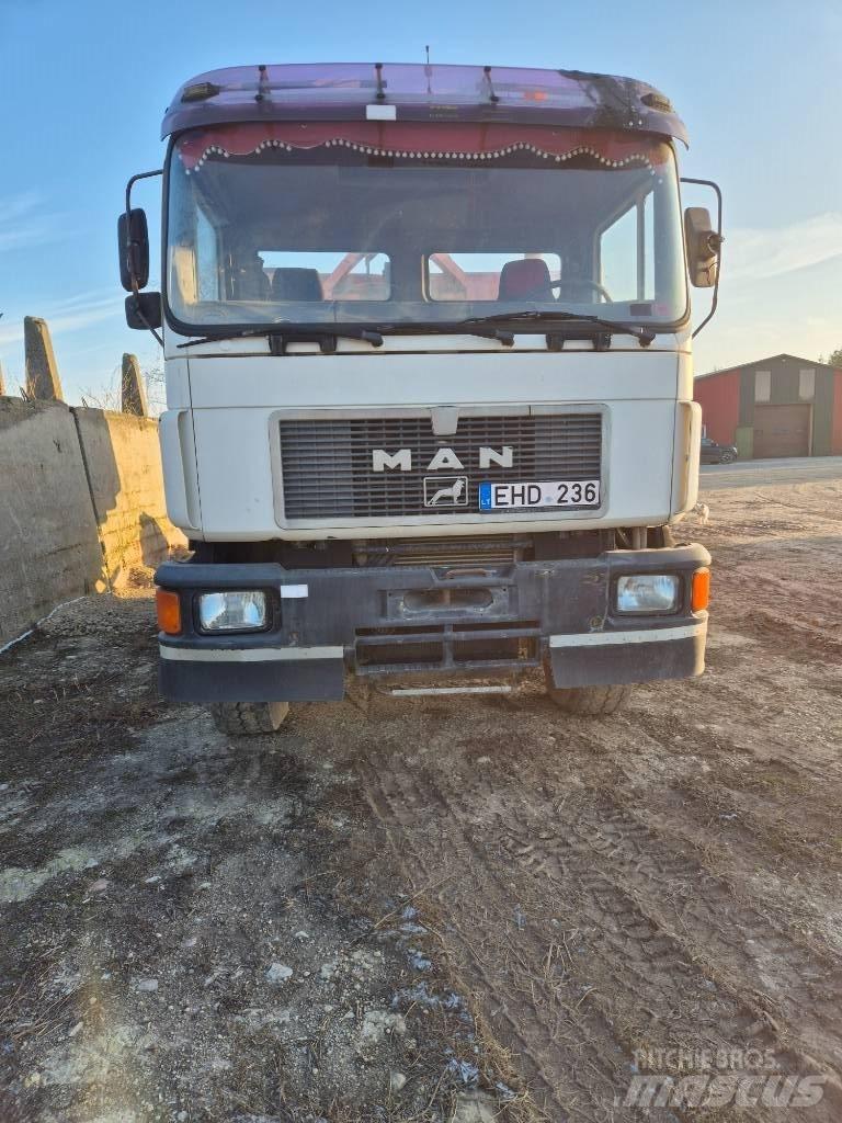 MAN 26.322 Skip loader