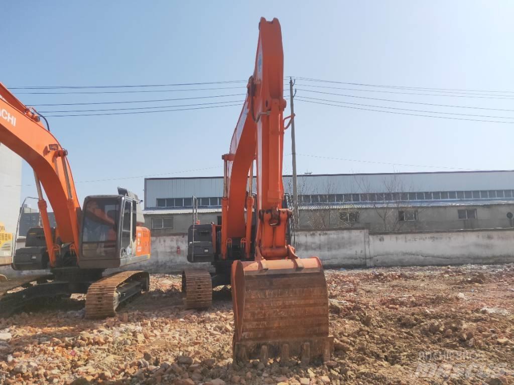 Hitachi ZX 240 Gravemaskiner på larvebånd