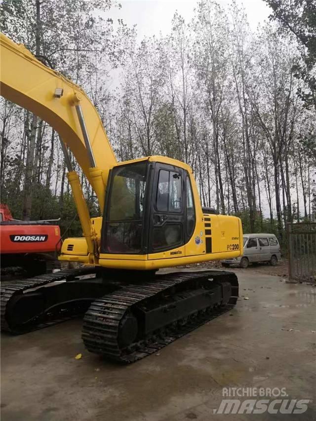Komatsu PC 200-6 Gravemaskiner på larvebånd