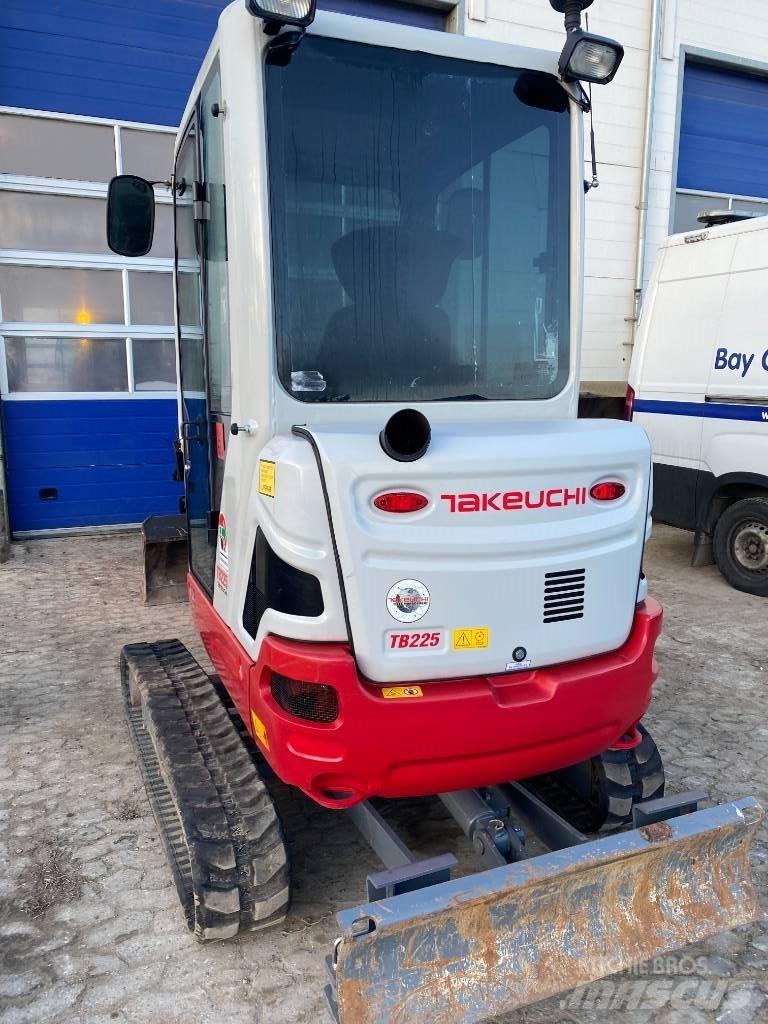 Takeuchi TB 225 Minigravemaskiner