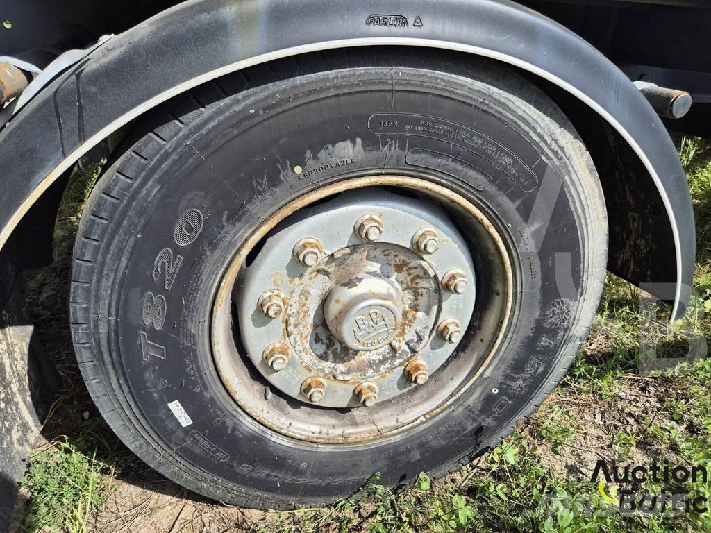 Kögel AWE 18 Semi-trailer med Gardinsider