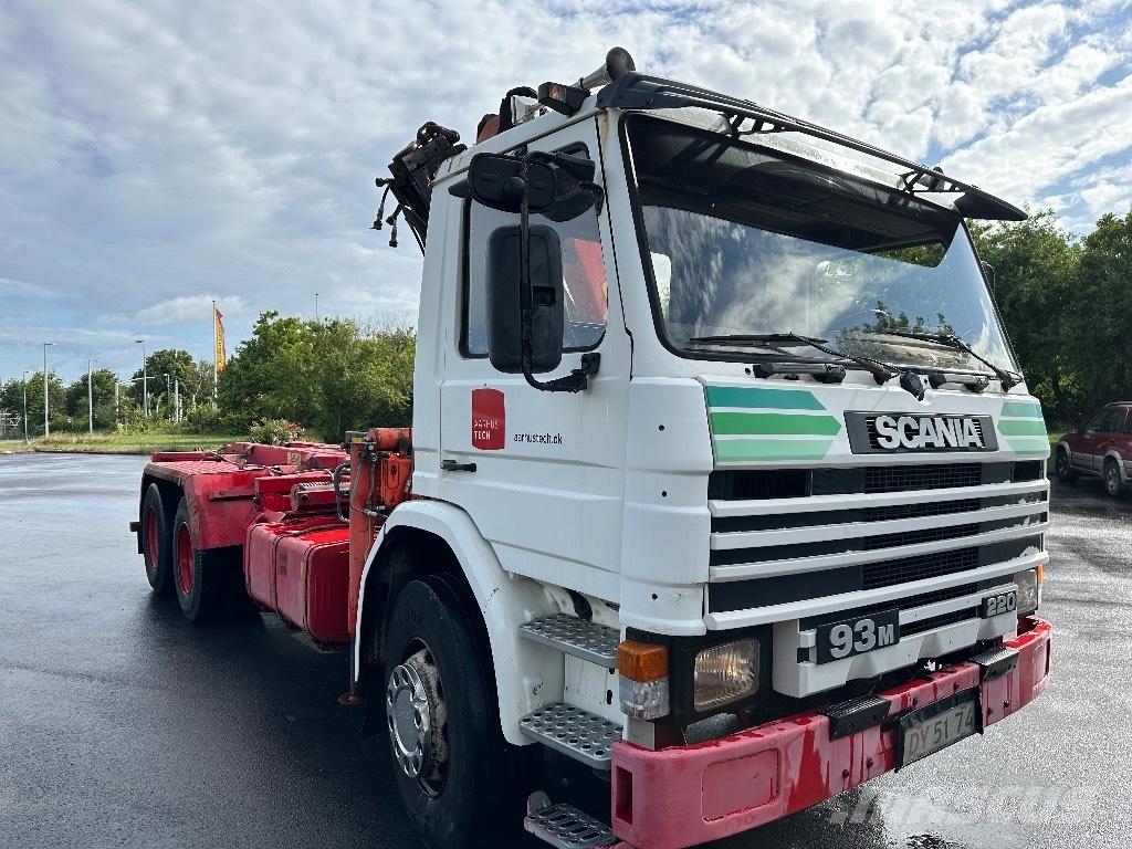 Scania P 93 M Lastbil med kran