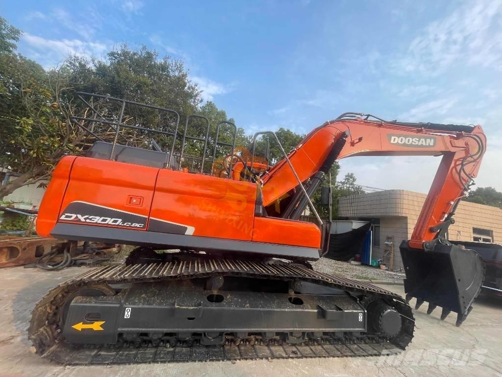 Doosan DX 300 Gravemaskiner på larvebånd