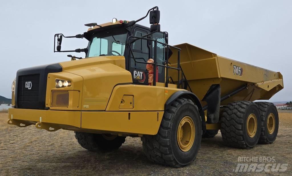 CAT 745 Terrængående lastbiler