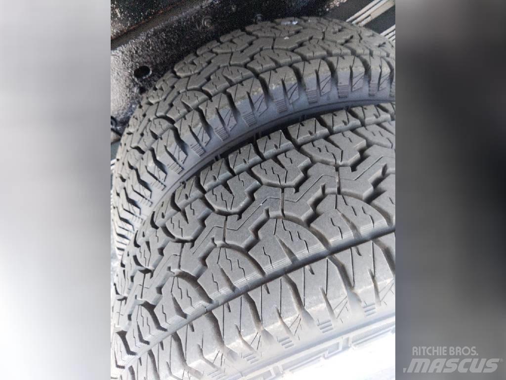Chevrolet 3500 HD Lastbiler med tip