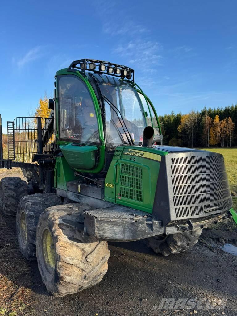 John Deere 1010 E Udkørselsmaskiner
