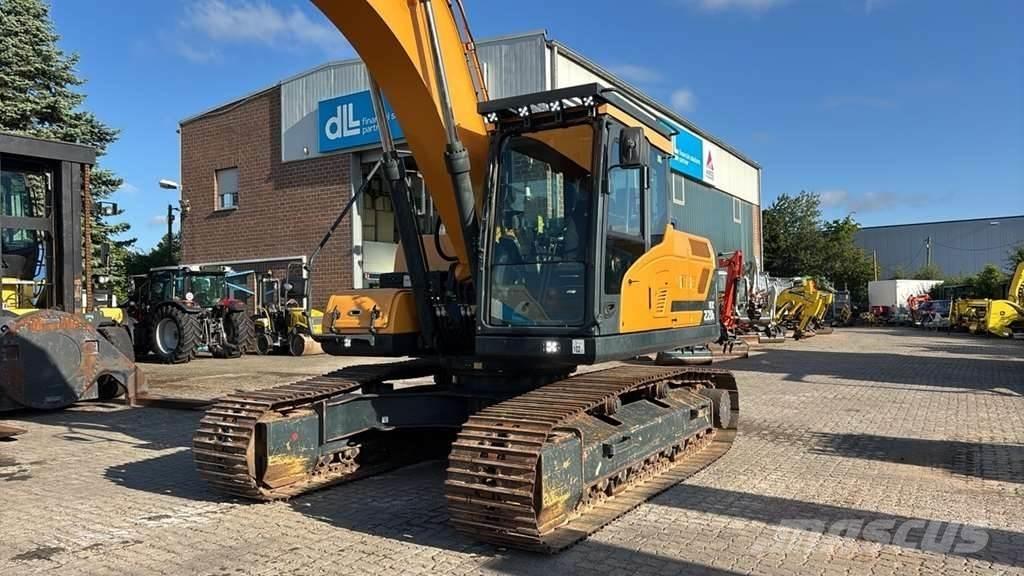 Hyundai HX220L Special gravemaskiner