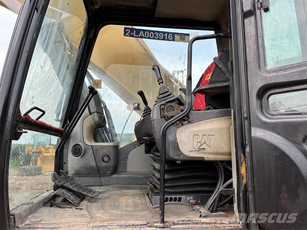 CAT 330 D L Gravemaskiner på larvebånd